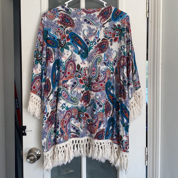Umgee Womens Cardigan Size S/M Paisley Floral Open Front Fringe Hem - Picture 8 of 8